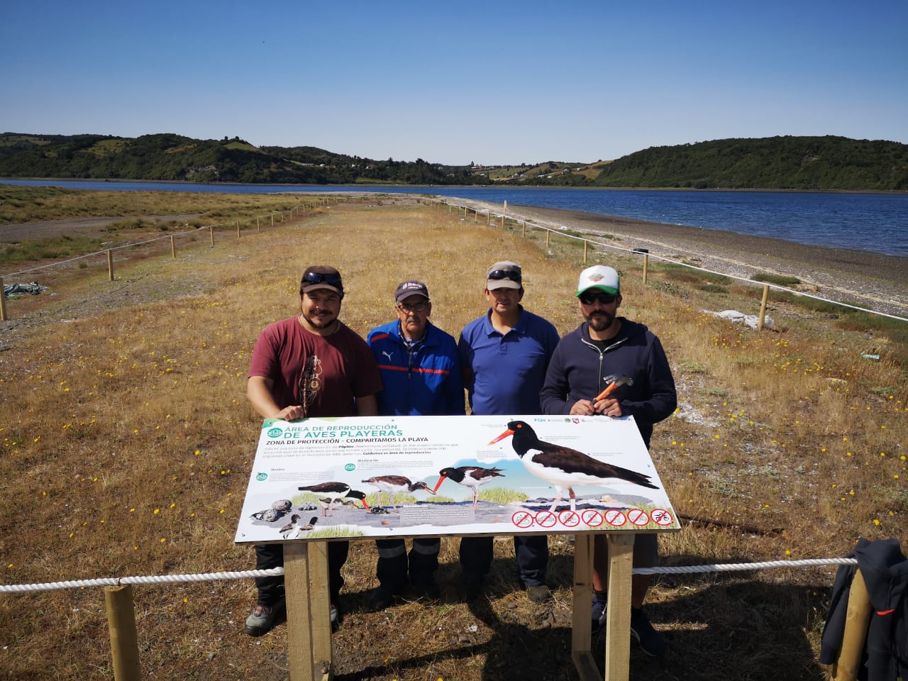 INSTALADA PRIMERA ZONA DE EXCLUSIÓN PARA LA REPRODUCCIÓN DE AVES PLAYERAS EN ISLA QUINCHAO