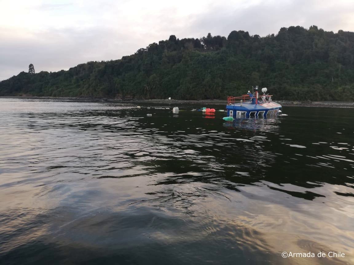 Pronunciamiento de la Fundación Conservación Marina ante el hundimiento en el mar de un pontón salmonero con 20 mil toneladas de alimento y 5 mil litros de petróleo, perteneciente a la empresa Salmones Austral, en el sector de Quillaipe-Piedra Azul, Comuna de Puerto Montt